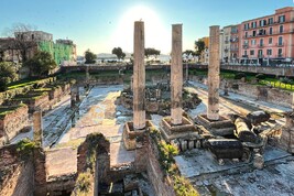 Il Tempio di Serapide a Pozzuoli è una sorta di indicatore del bradisismo: le sue colonne sono state utilizzate per misurare la variazione del livello del mare (fonte: Augusto Neri, INGV)