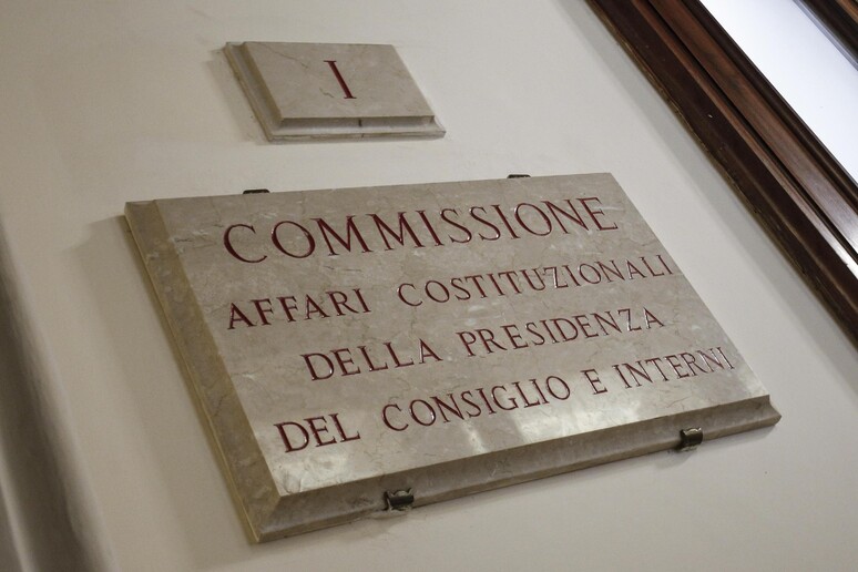 Targa aula della Commissione Affari Costituzionali della Camera - RIPRODUZIONE RISERVATA