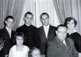 Jorge Mario Bergoglio (in piedi, secondo da sinistra) posa per una foto con il fratello Alberto Horacio, il fratello Oscar Adrian e la sorella Marta Regina. Seduti: la sorella Maria Elena, la madre Regina Maria ed il padre Mario Jose' Francisco Bergoglio