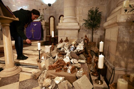 Nel presepe di Gerusalemme solo macerie e il Bambino Gesù