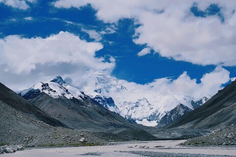 Il Monte Everest e il fiume Arun (fonte: Jiaqi Sun and Jingen Dai)