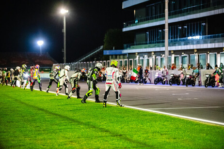 Moto Guzzi Fast Endurance a Misano con la night race