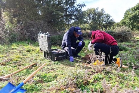 Ricercatori dell'Ingv al lavoro nella zona di Sos Enattos (fonte: INGV)