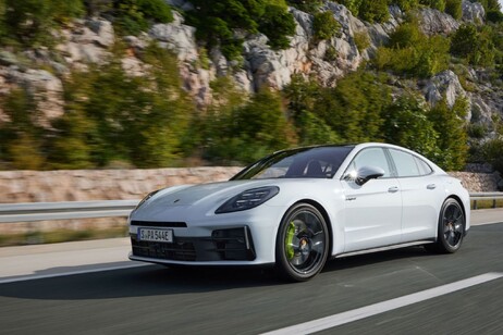 Nuove versioni ibride alla spina per la Porsche Panamera