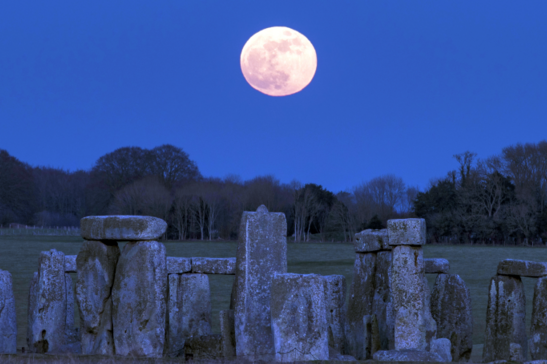 La Luna potrebbe aver influenzato la costruzione di Stonehenge (fonte: Andre Pattenden/English Heritage, CC-BY4.0)