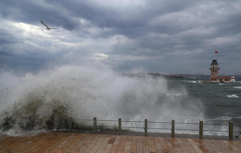 Heavy storm hits Istanbul