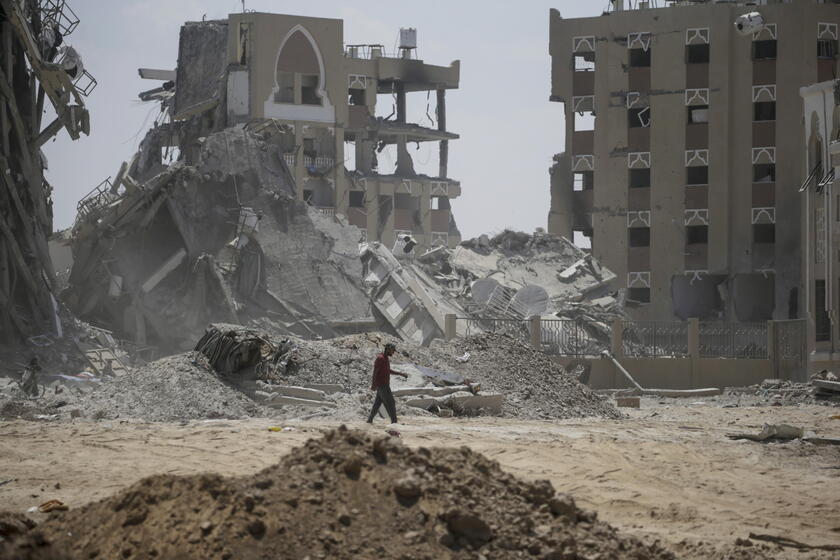 Residents return to destroyed homes in Gaza