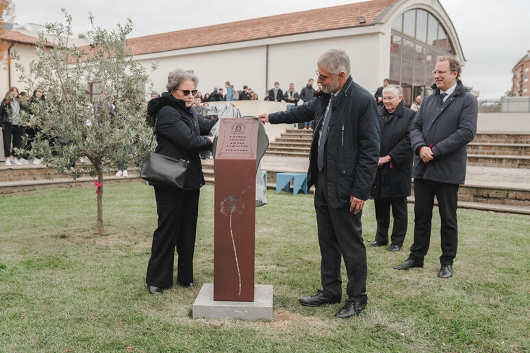 - RIPRODUZIONE RISERVATA